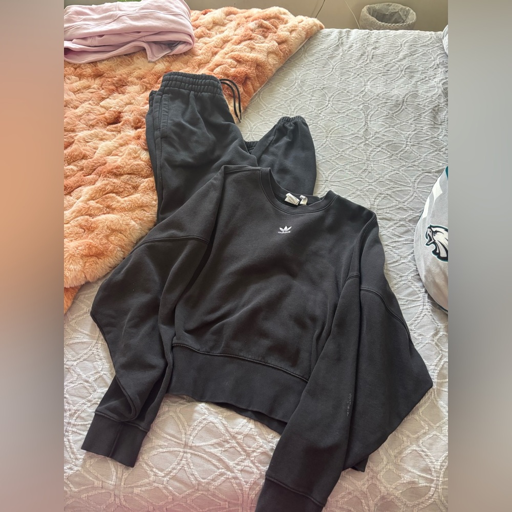 adidas essentials Black cropped Crewneck Sweat set
